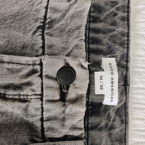 Good American Good Vintage 2-Tone Jeans - Picture 9 of 10